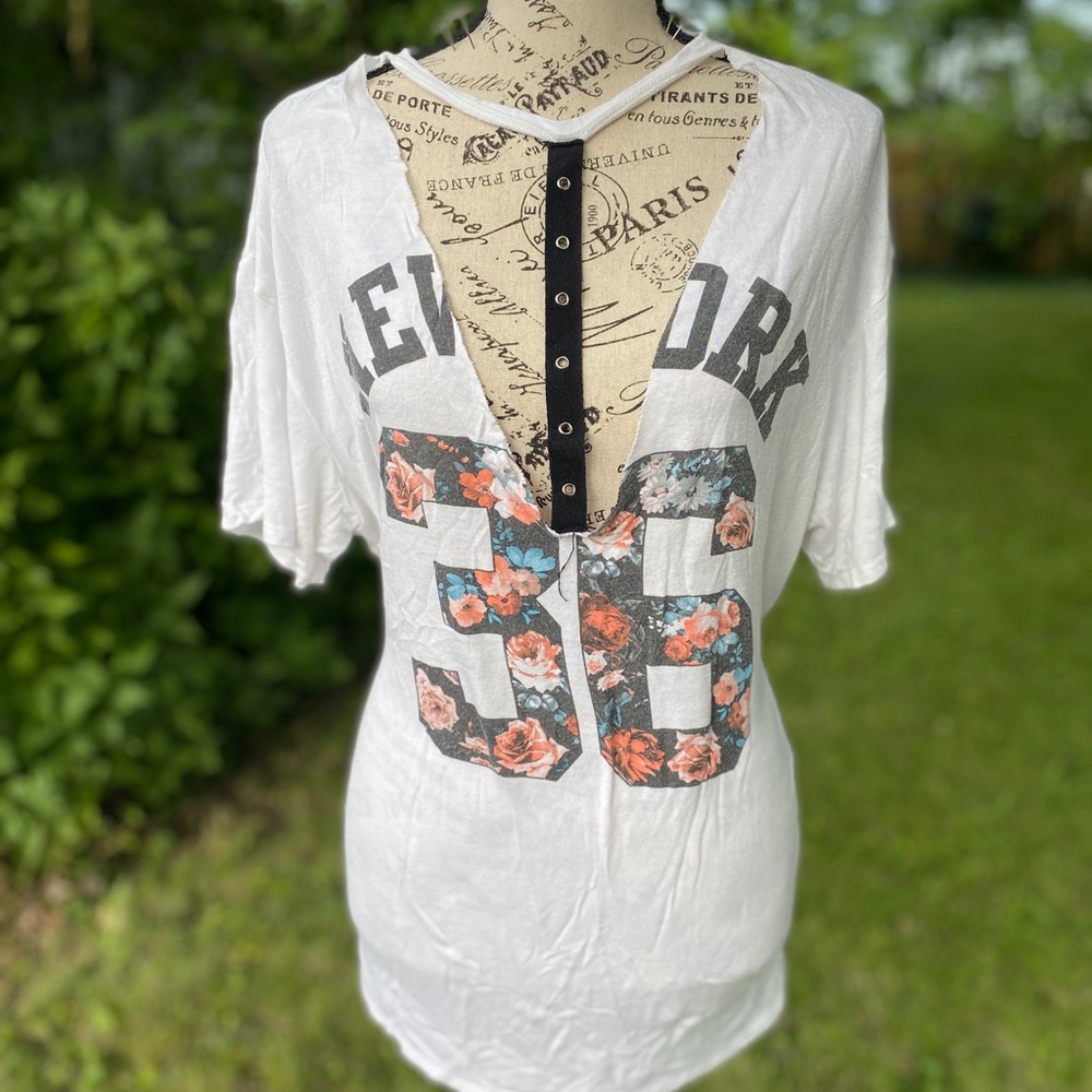 Choker style T-shirt with front cut out - Picture 6 of 7